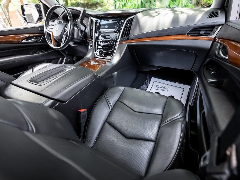 Used 2019 Cadillac Escalade Luxury for sale $59,185 at Gravity Autos Atlanta in Chamblee GA 30341 6