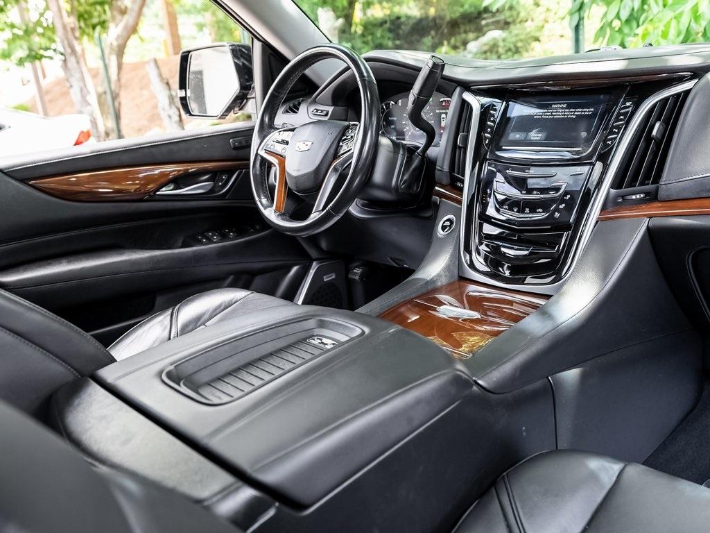 Used 2019 Cadillac Escalade Luxury for sale $59,185 at Gravity Autos Atlanta in Chamblee GA 30341 7